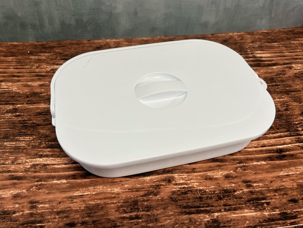 折り畳み時は高さ6.7 cm！クローゼットの隙間にスッと収納
